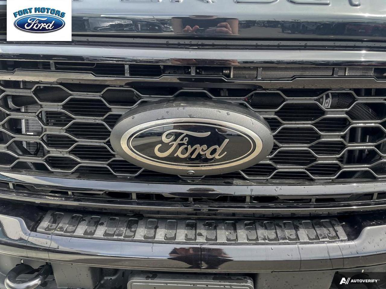 2025 Ford SUPER DUTY F-350 SRW F-350® Lariat® Photo5