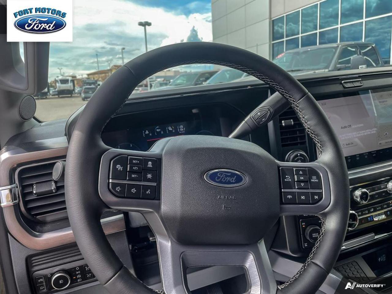 2025 Ford SUPER DUTY F-350 SRW F-350® Lariat® Photo5