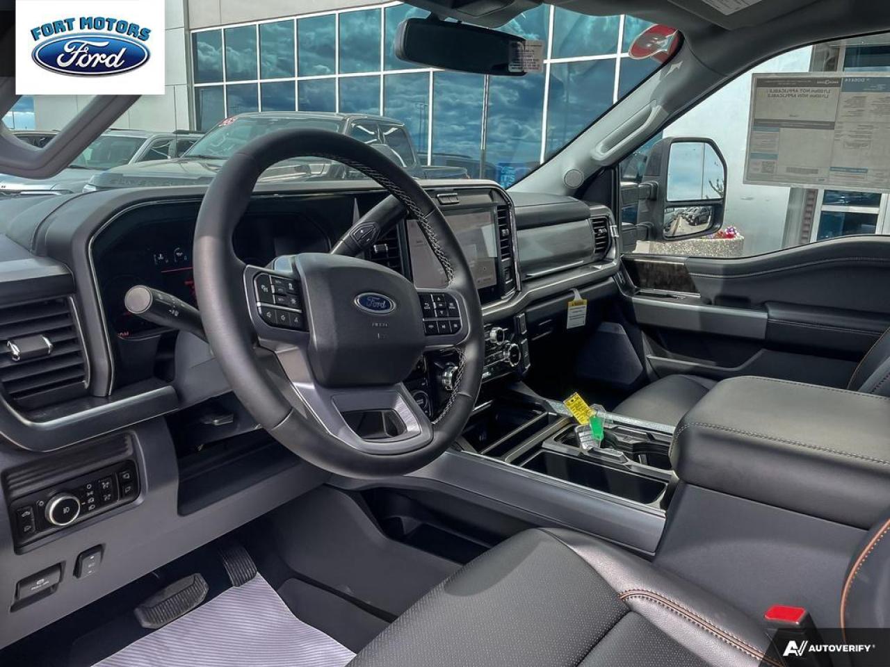 2025 Ford SUPER DUTY F-350 SRW F-350® Lariat® Photo5