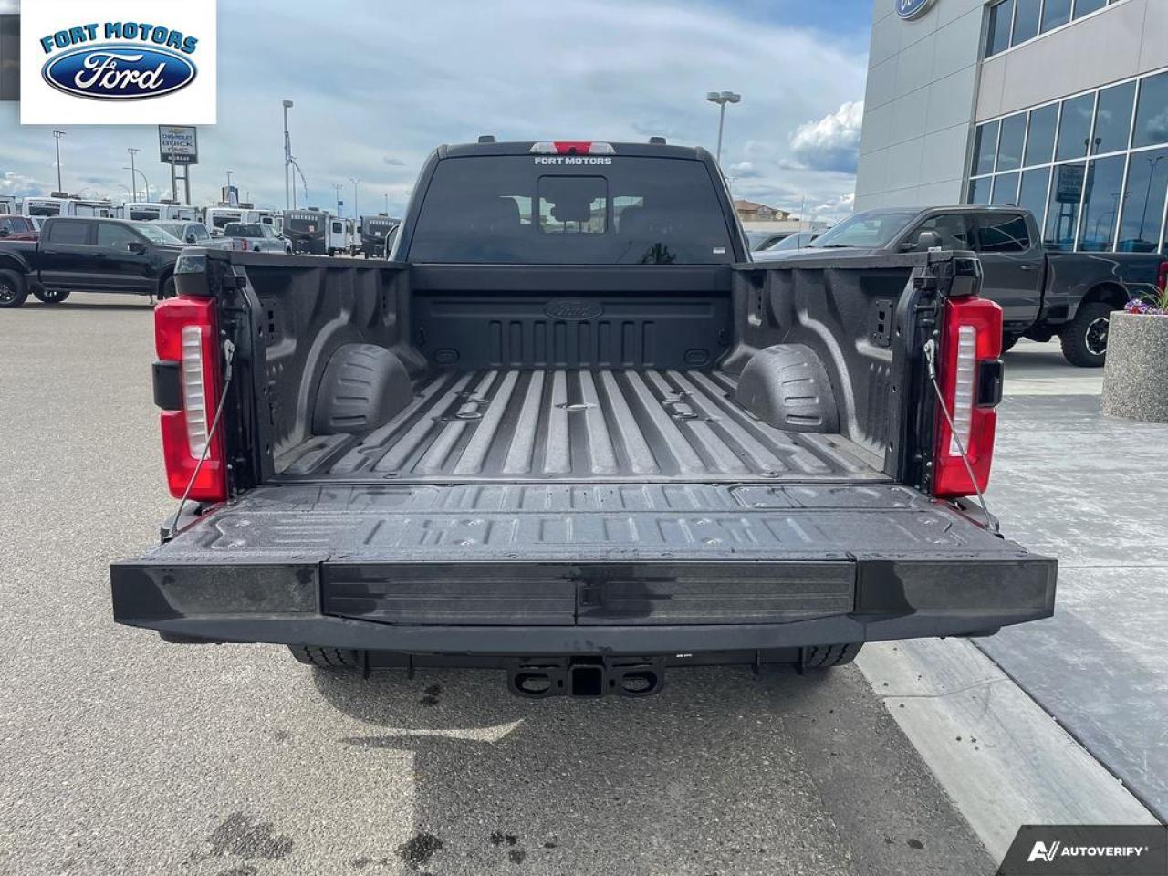 2025 Ford SUPER DUTY F-350 SRW F-350® Lariat® Photo5