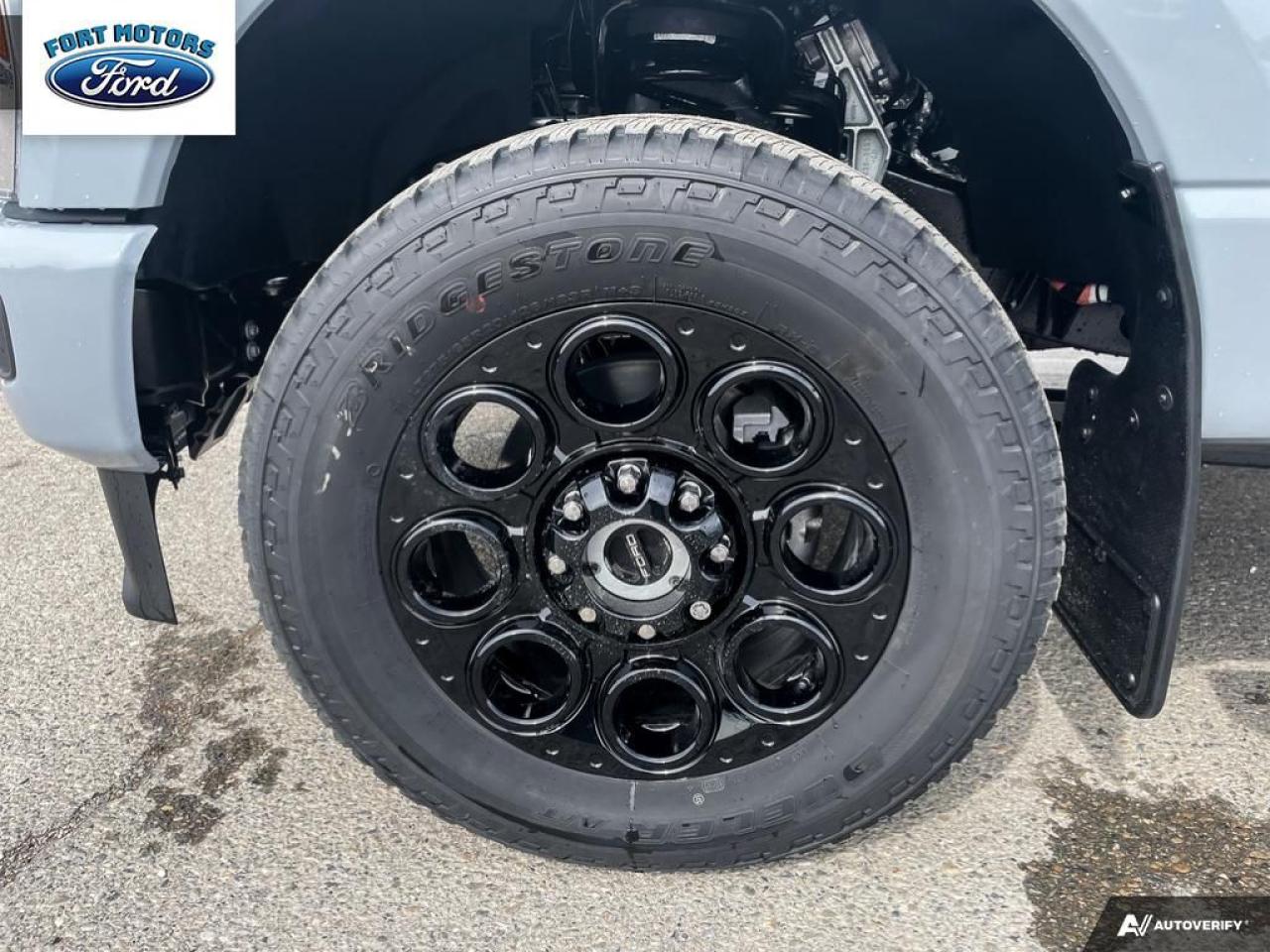 2025 Ford SUPER DUTY F-350 SRW F-350® Lariat® Photo5