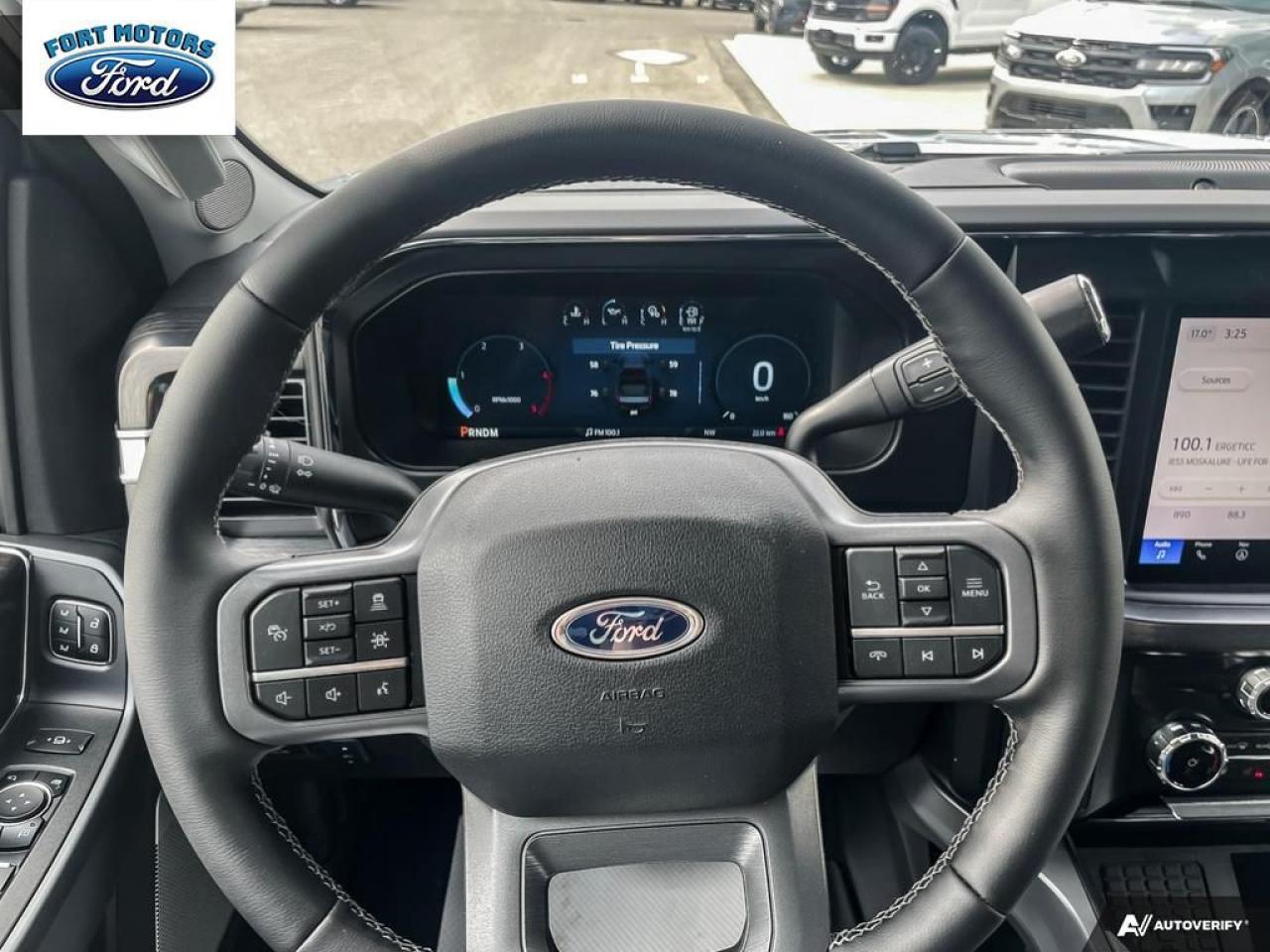 2025 Ford SUPER DUTY F-350 SRW F-350® Lariat® Photo5