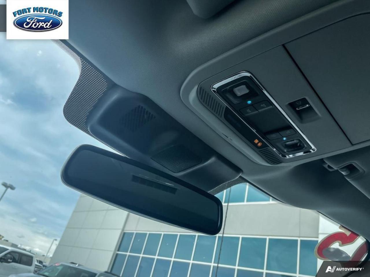 2025 Ford SUPER DUTY F-350 SRW F-350® Lariat® Photo5