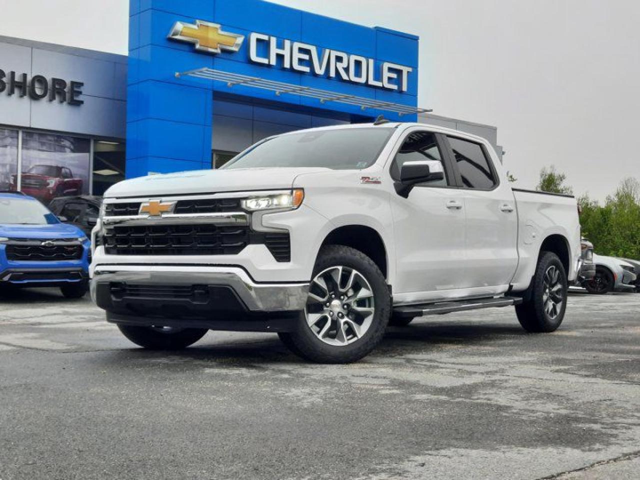 4WD Crew Cab 147 LT, 10-Speed Automatic, Gas V8 5.3L/325