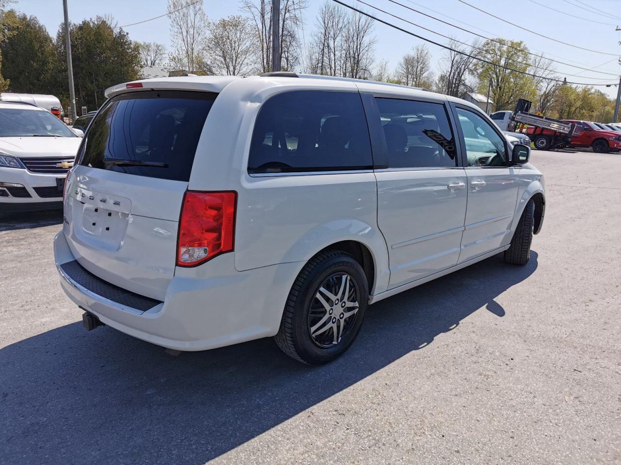 2017 Dodge Grand Caravan SE Plus - Photo #5
