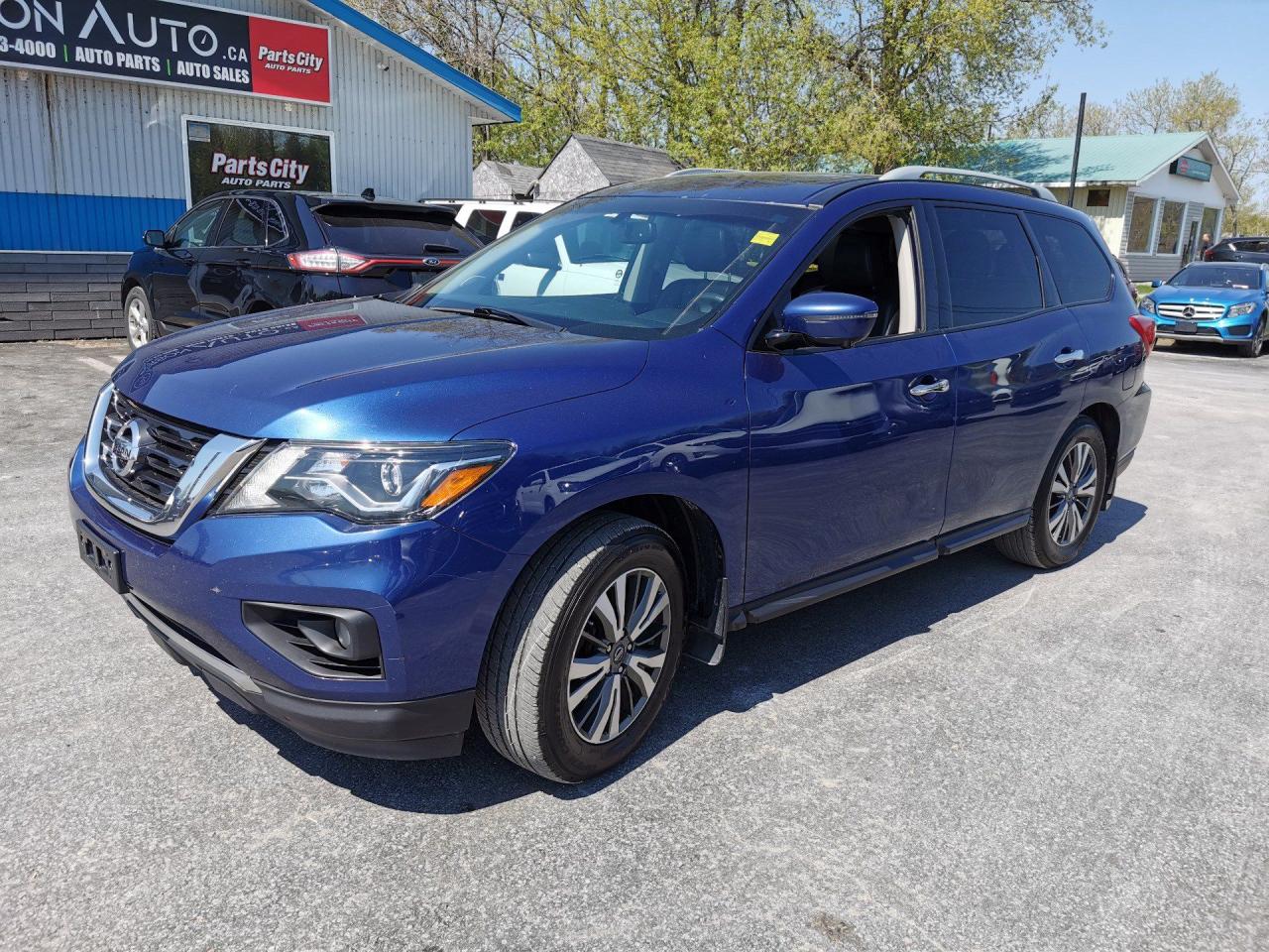 Used 2017 Nissan Pathfinder SL 4WD for sale in Madoc, ON