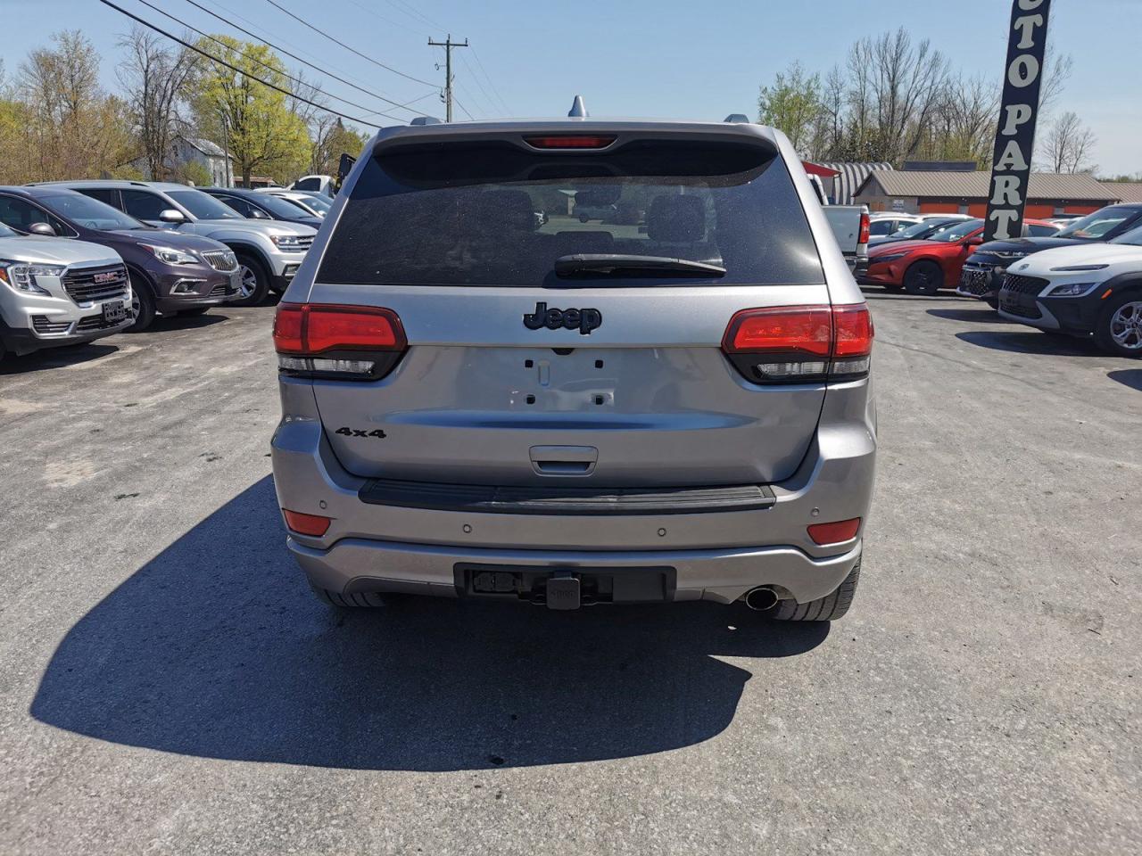 2021 Jeep Grand Cherokee Laredo - Photo #6