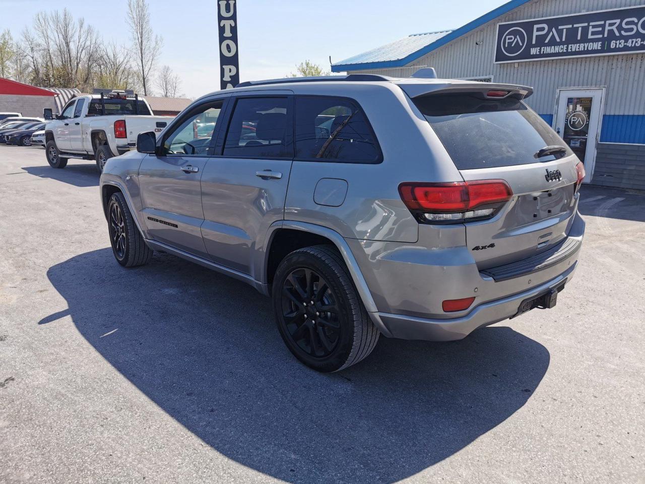 2021 Jeep Grand Cherokee Laredo - Photo #7