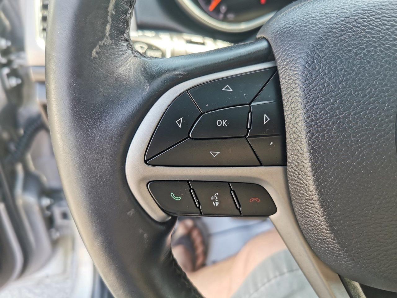2021 Jeep Grand Cherokee Laredo - Photo #16