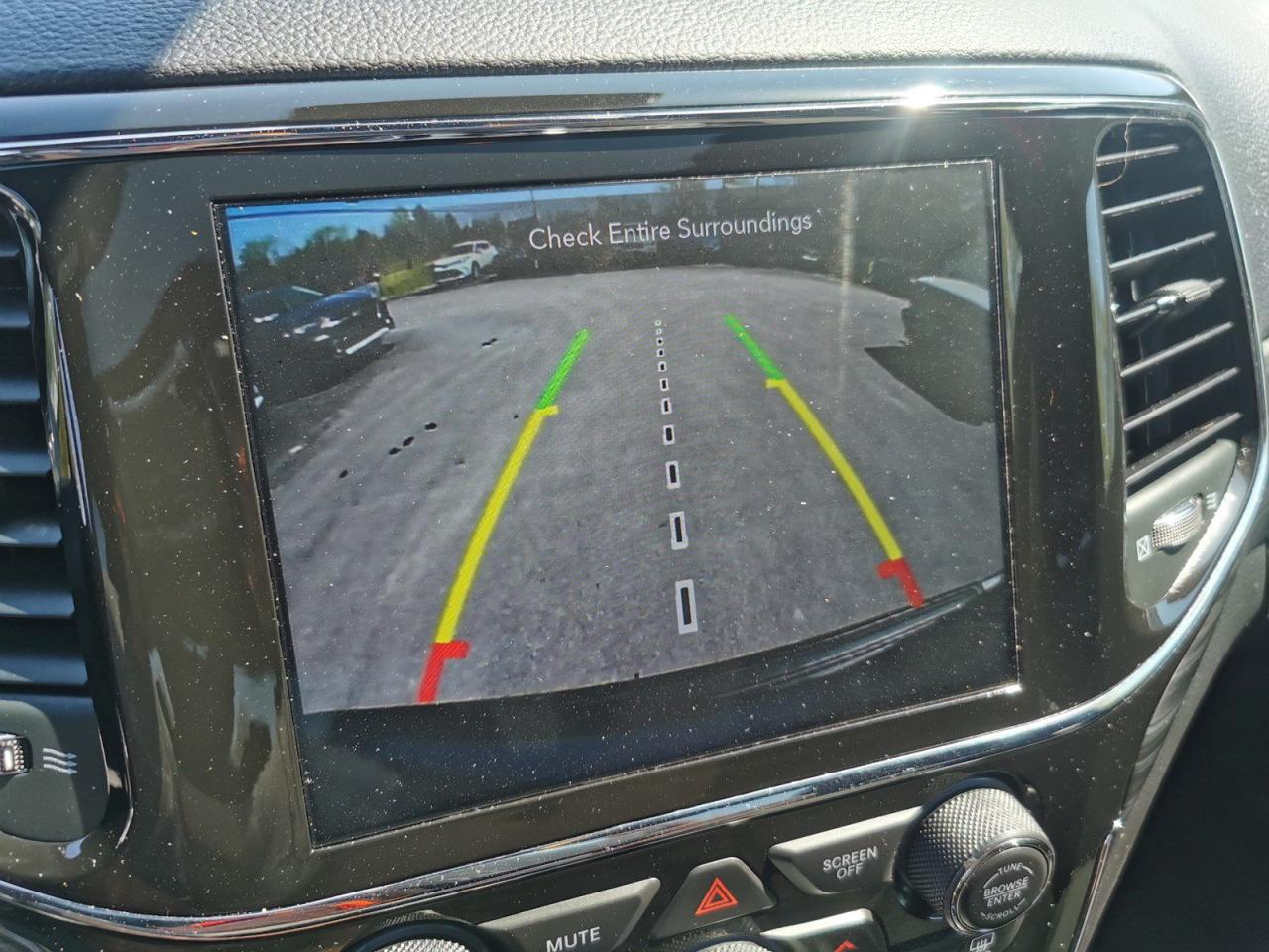2021 Jeep Grand Cherokee Laredo - Photo #23