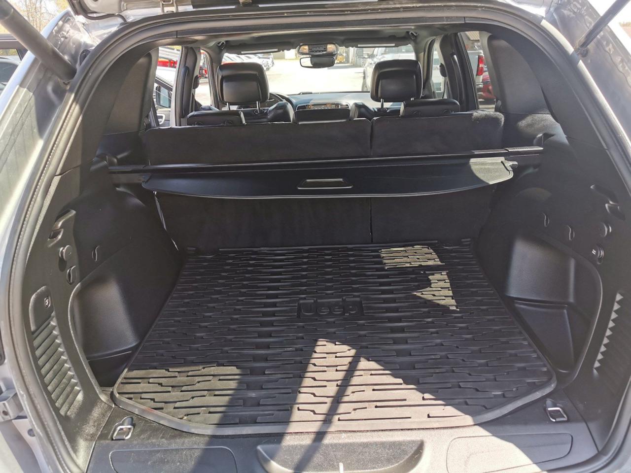 2021 Jeep Grand Cherokee Laredo - Photo #28