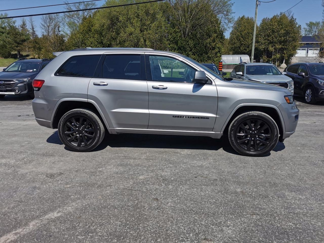 2021 Jeep Grand Cherokee Laredo - Photo #4