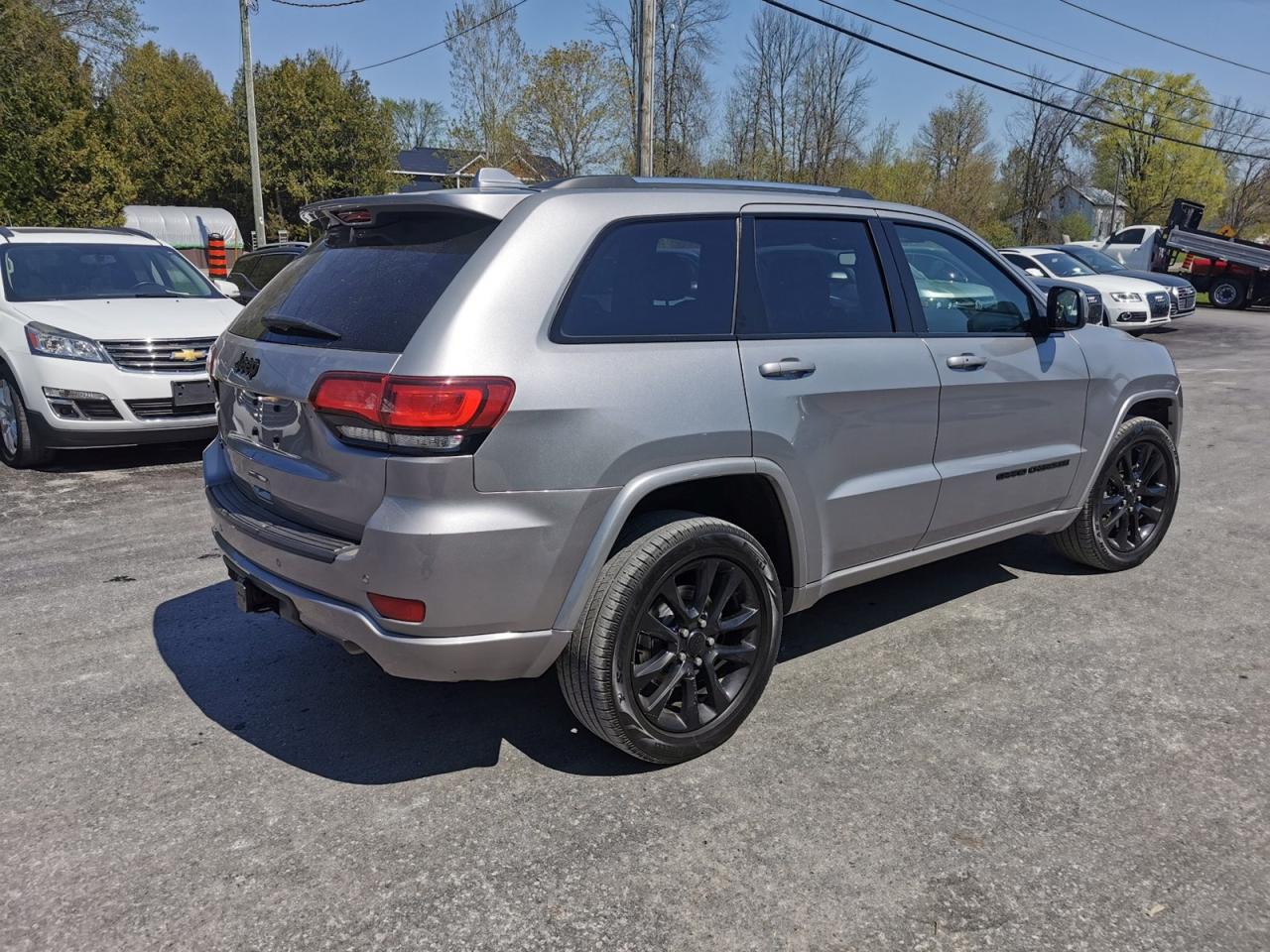 2021 Jeep Grand Cherokee Laredo - Photo #5