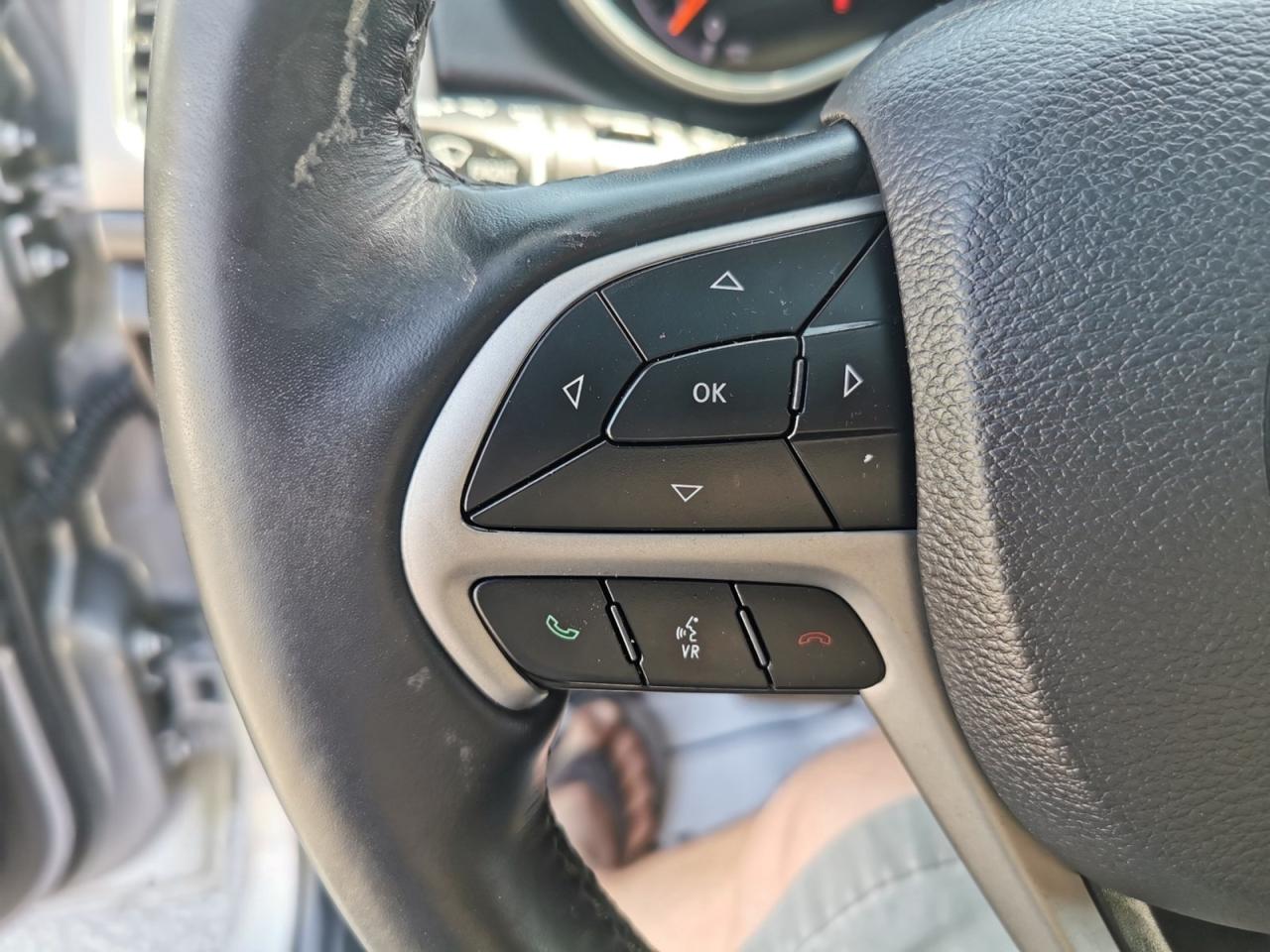 2021 Jeep Grand Cherokee Laredo - Photo #16