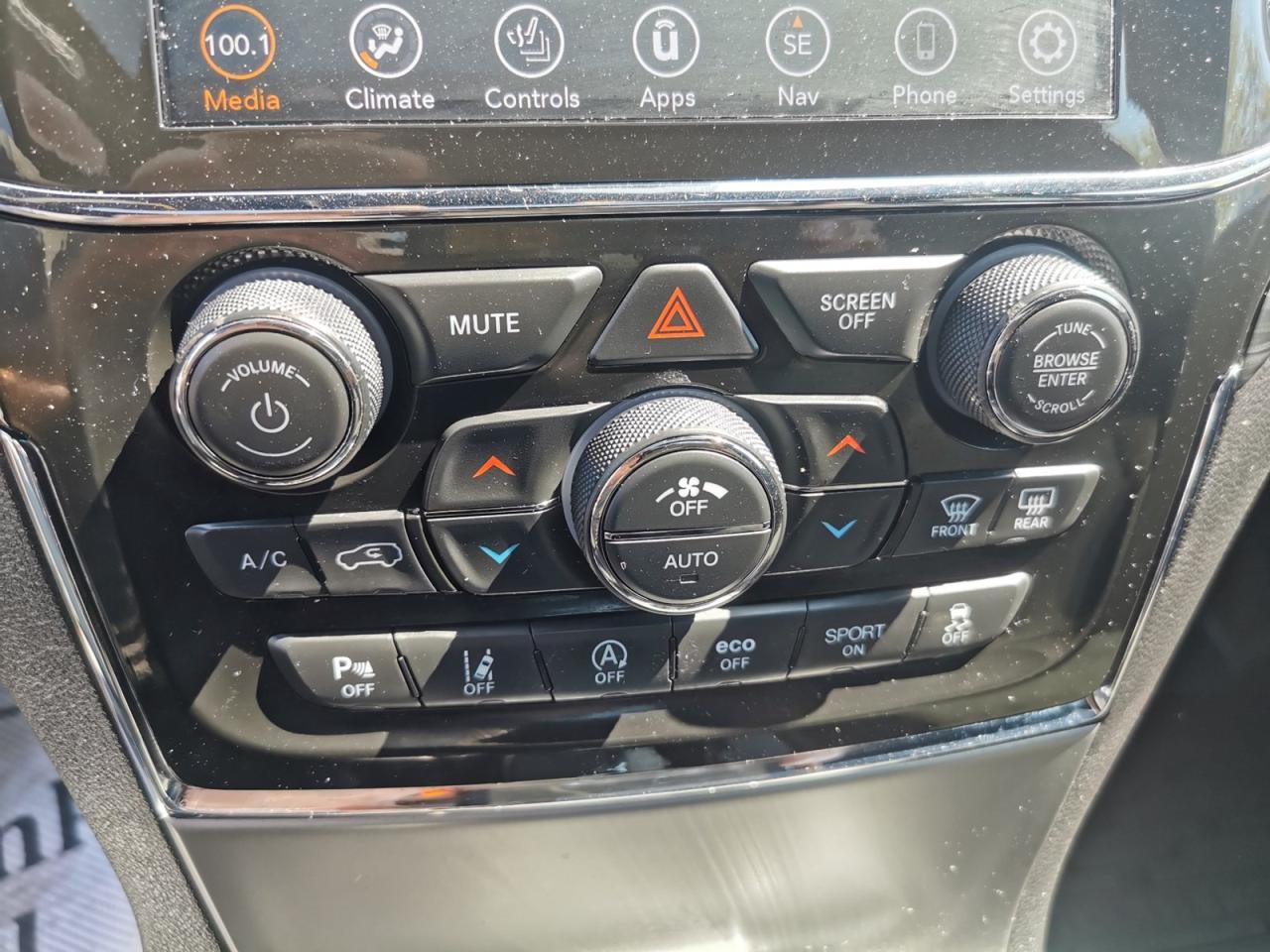 2021 Jeep Grand Cherokee Laredo - Photo #20