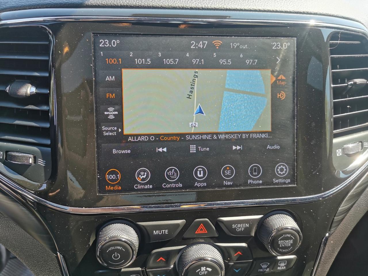 2021 Jeep Grand Cherokee Laredo - Photo #19