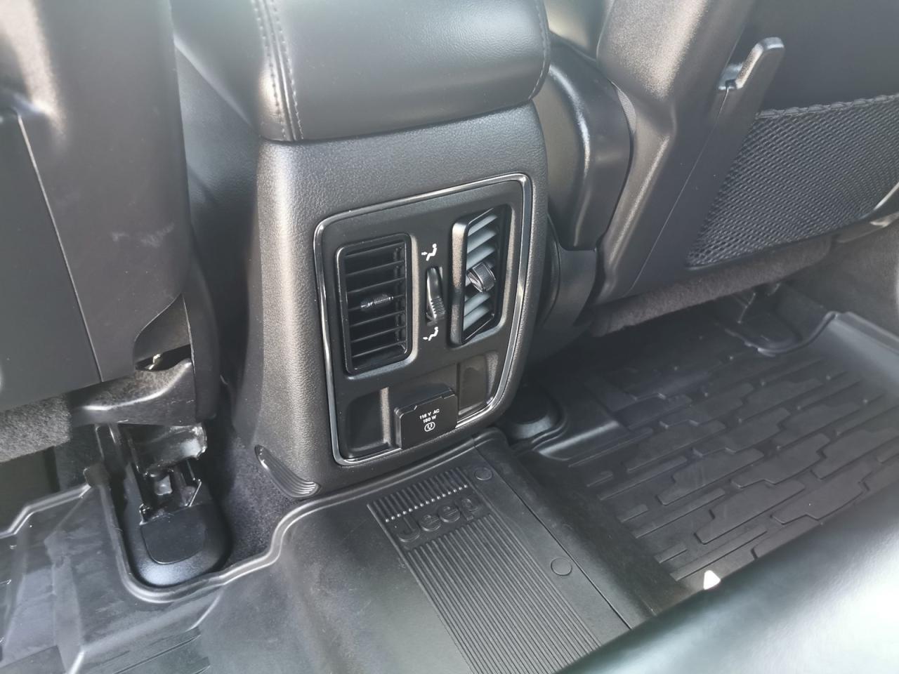 2021 Jeep Grand Cherokee Laredo - Photo #27