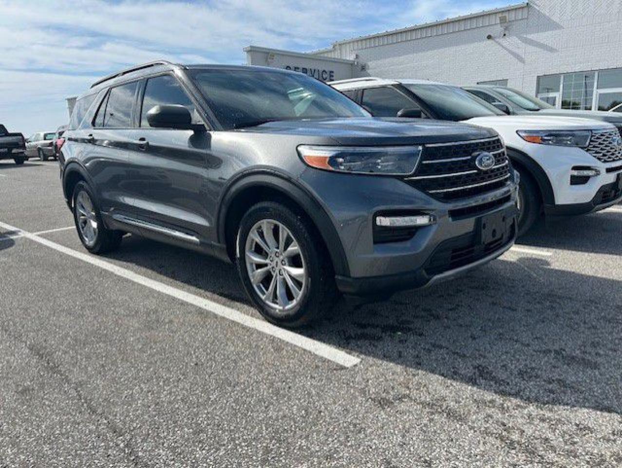 Used 2023 Ford Explorer XLT 4WD for sale in Watford, ON