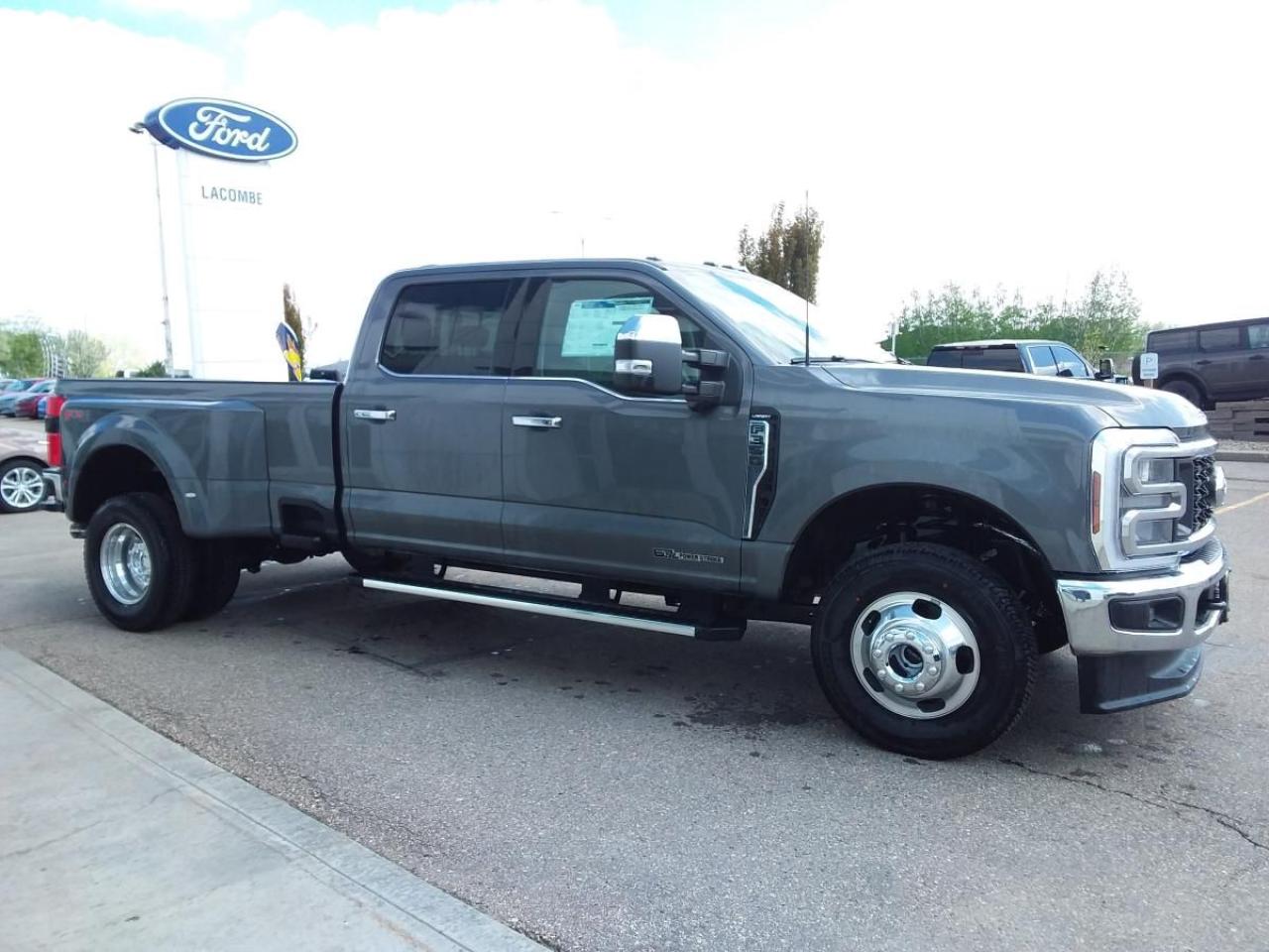New 2025 Ford F-350 Super Duty DRW LARIAT for sale in Lacombe, AB