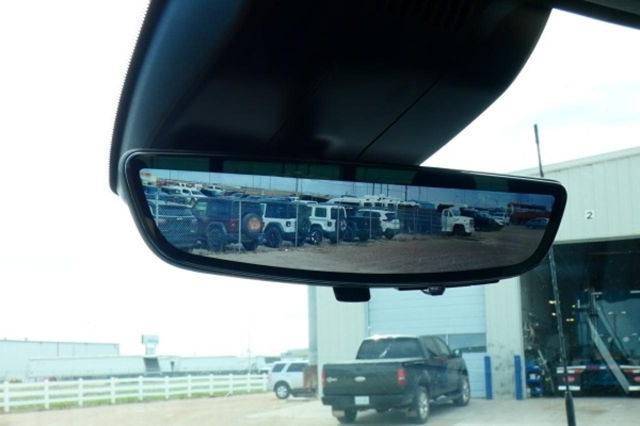 2025 Chevrolet Silverado 2500 ZR2 DSL w/H&C L, S/R, NAV, RVM+BUC, PRB, HUD - Photo #17