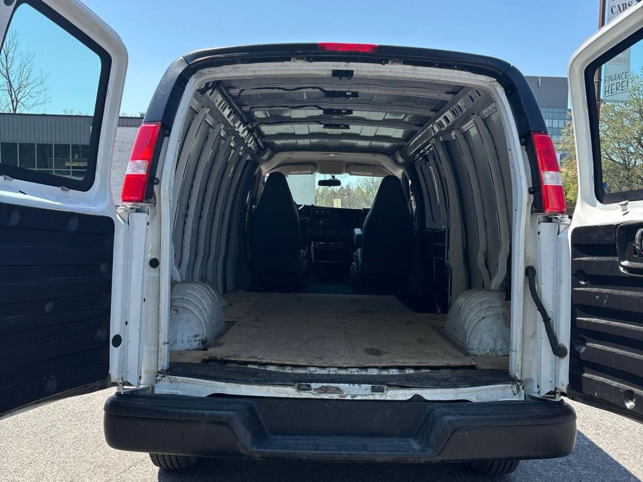 2021 Chevrolet Express Cargo Van RWD 2500 Ext 155" Photo3