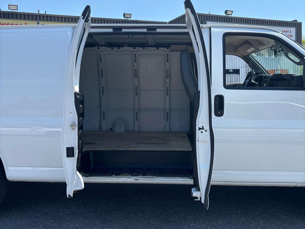 2021 Chevrolet Express Cargo Van RWD 2500 Ext 155" Photo5