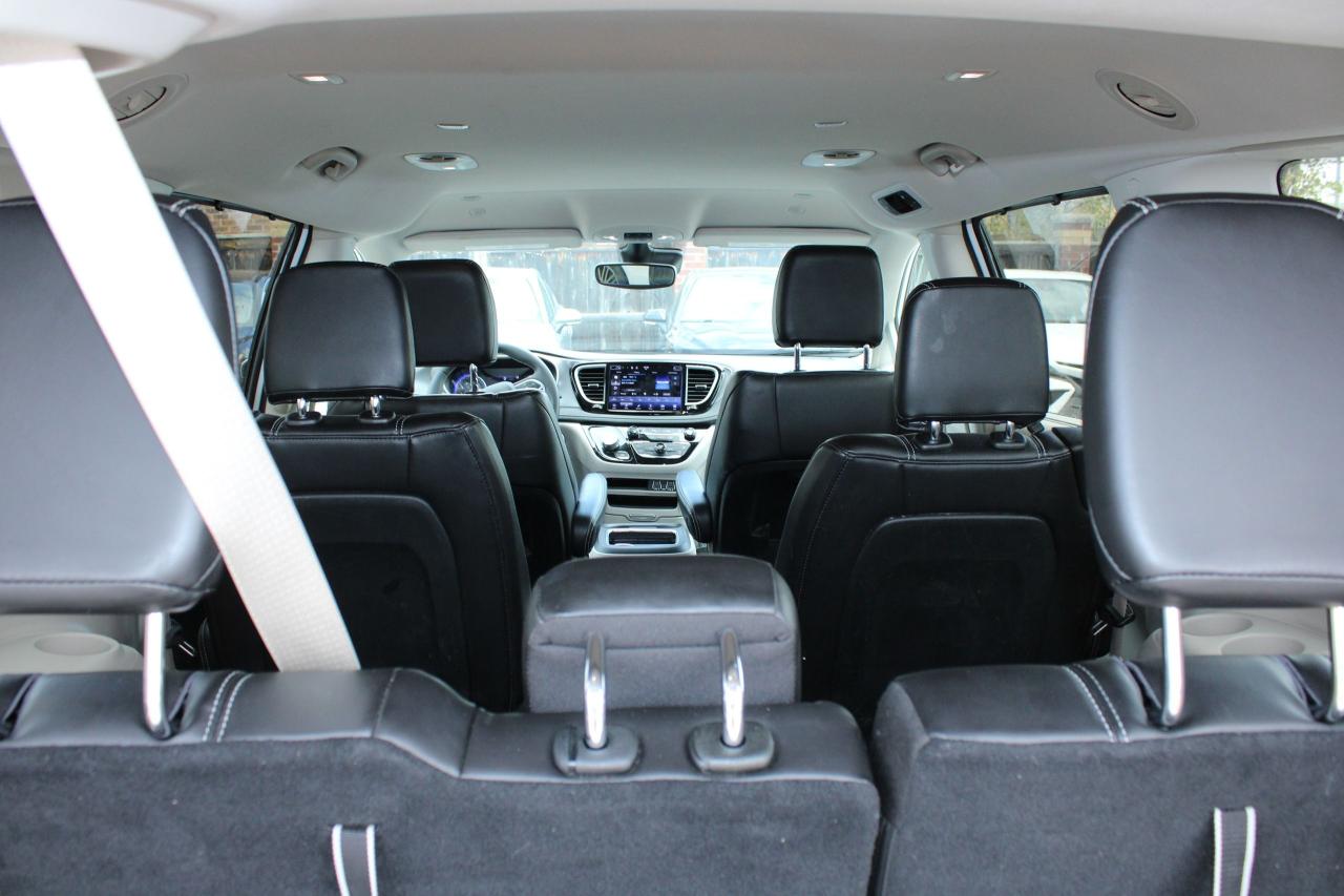 2023 Chrysler Pacifica Touring L - Photo #9