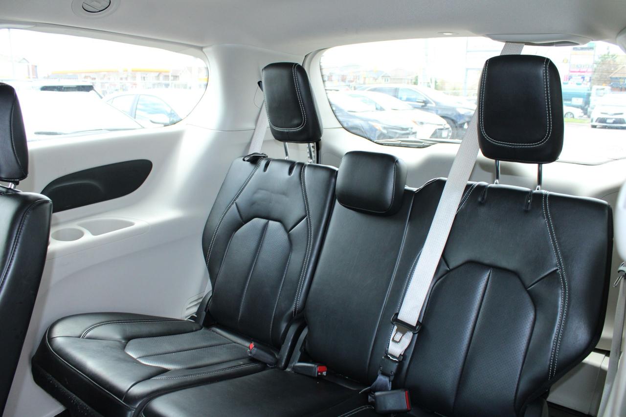 2023 Chrysler Pacifica Touring L - Photo #10