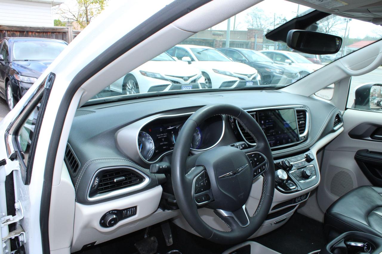 2023 Chrysler Pacifica Touring L - Photo #12