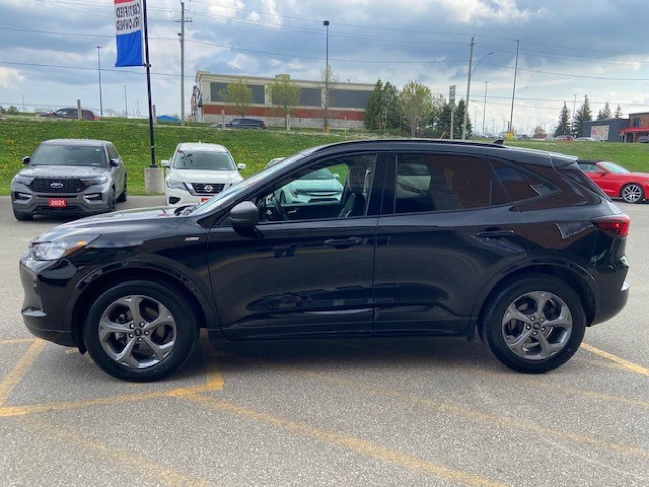 2023 Ford Escape ST-Line AWD Photo4