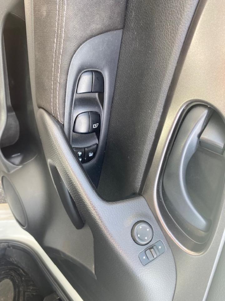 2017 Nissan Qashqai S - Photo #15