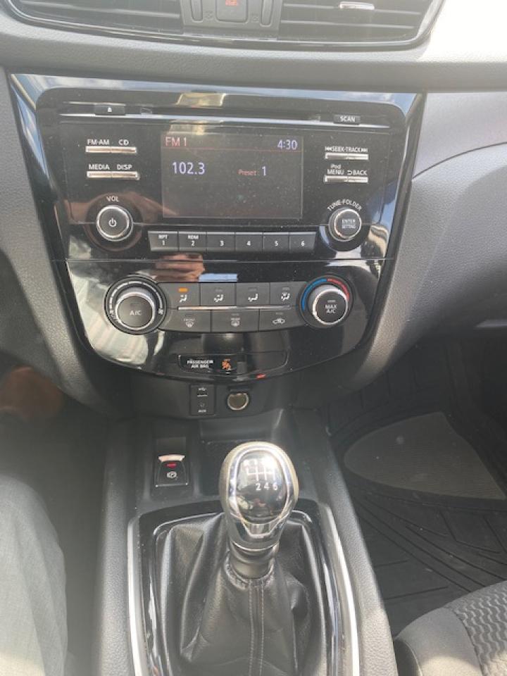 2017 Nissan Qashqai S - Photo #13