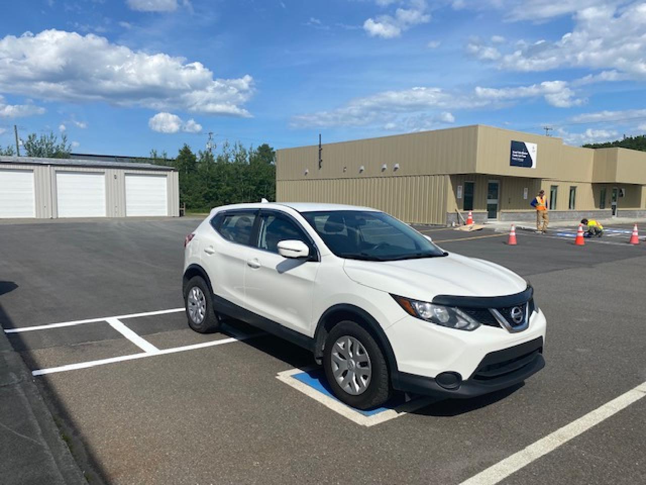 2017 Nissan Qashqai S - Photo #2