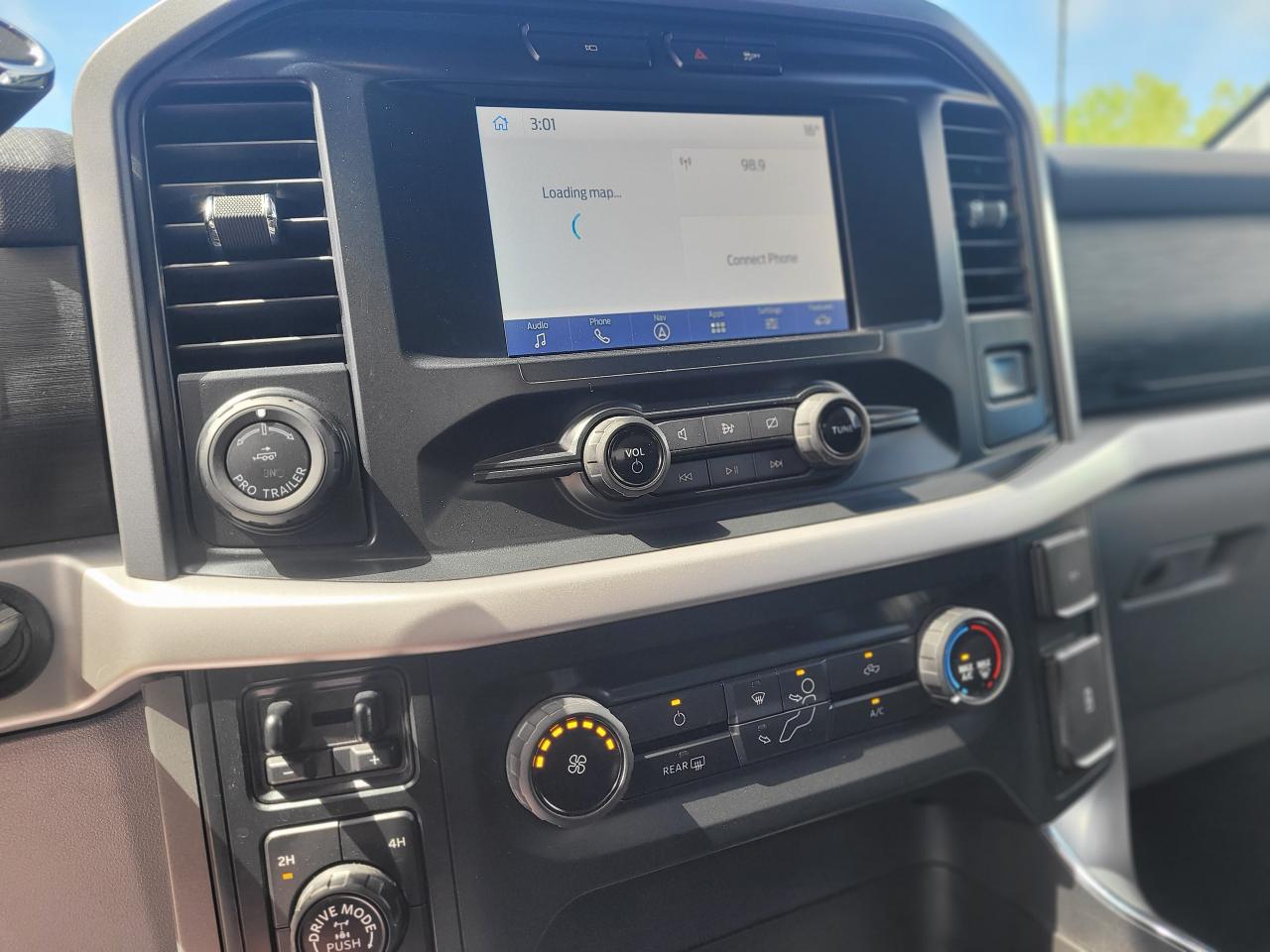 2022 Ford F-150 XLT 4WD SuperCrew 5.5' Bo Photo5