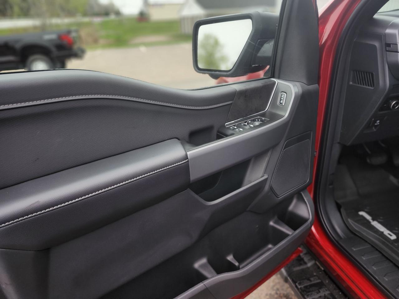 2025 Ford F-150 XLT 4WD SuperCrew 5.5' Box Photo5