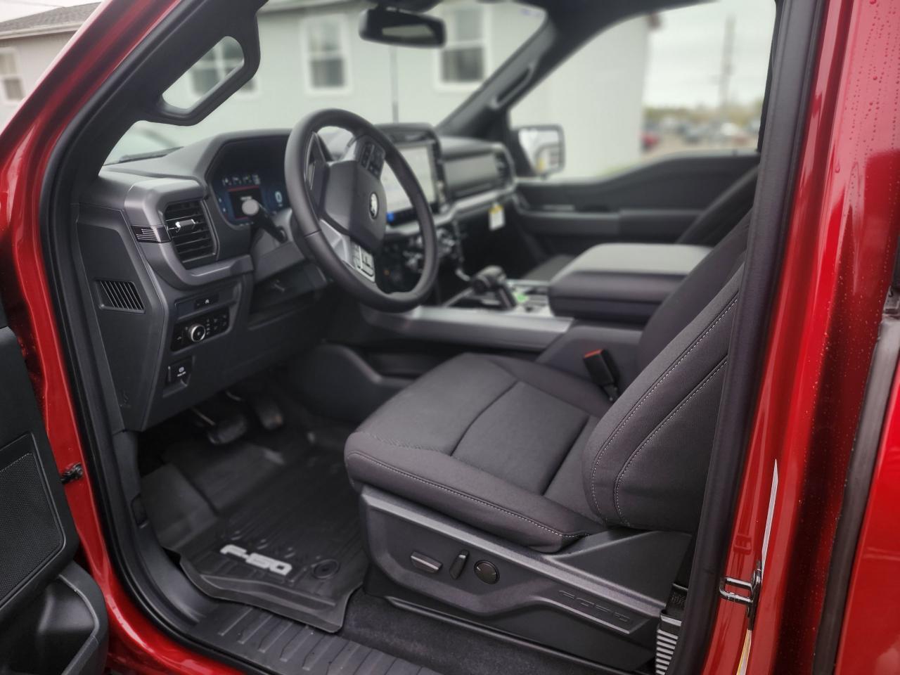 2025 Ford F-150 XLT 4WD SuperCrew 5.5' Box Photo5