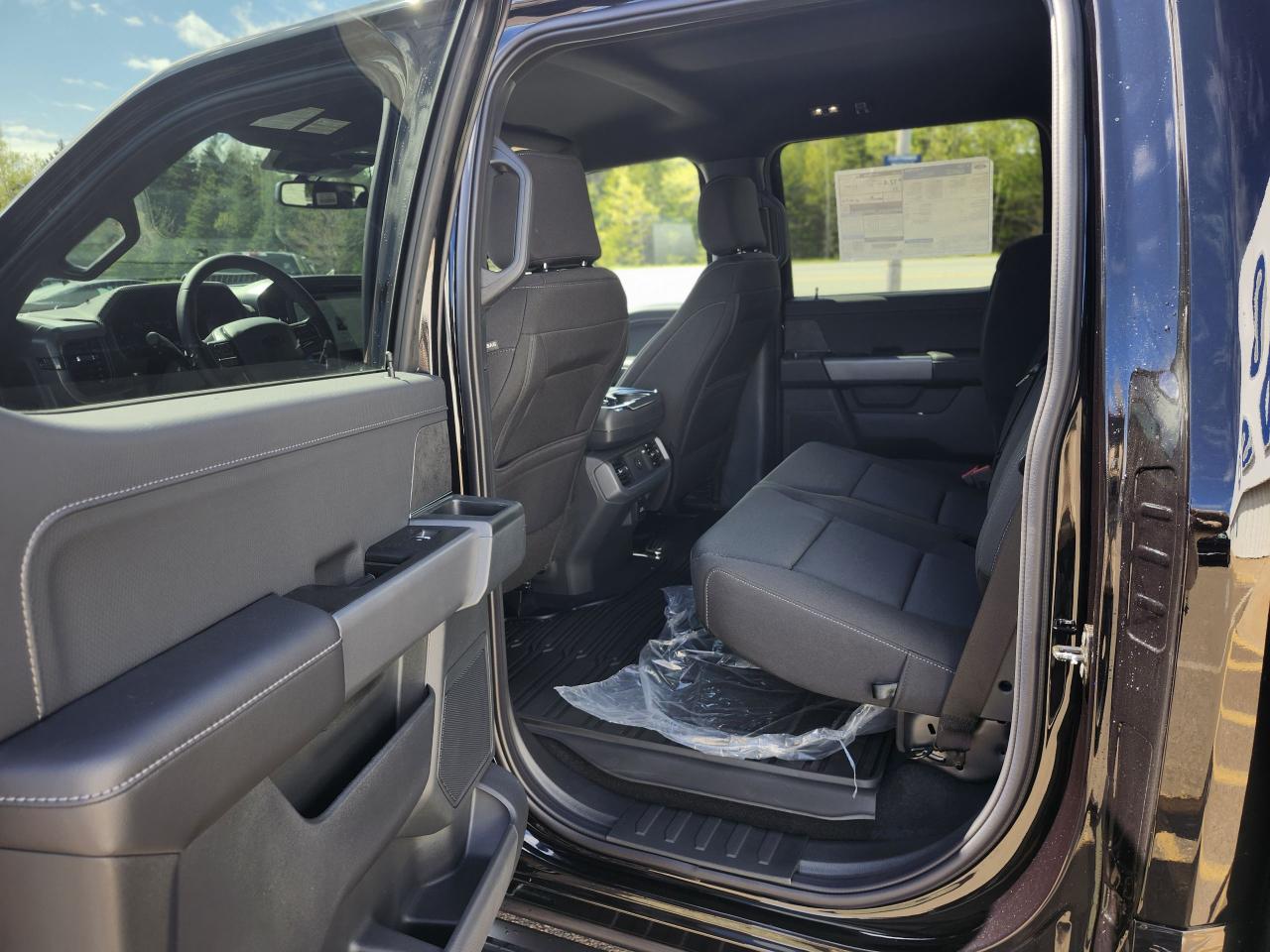 2025 Ford F-150 XLT 4WD SuperCrew 5.5' Box Photo5