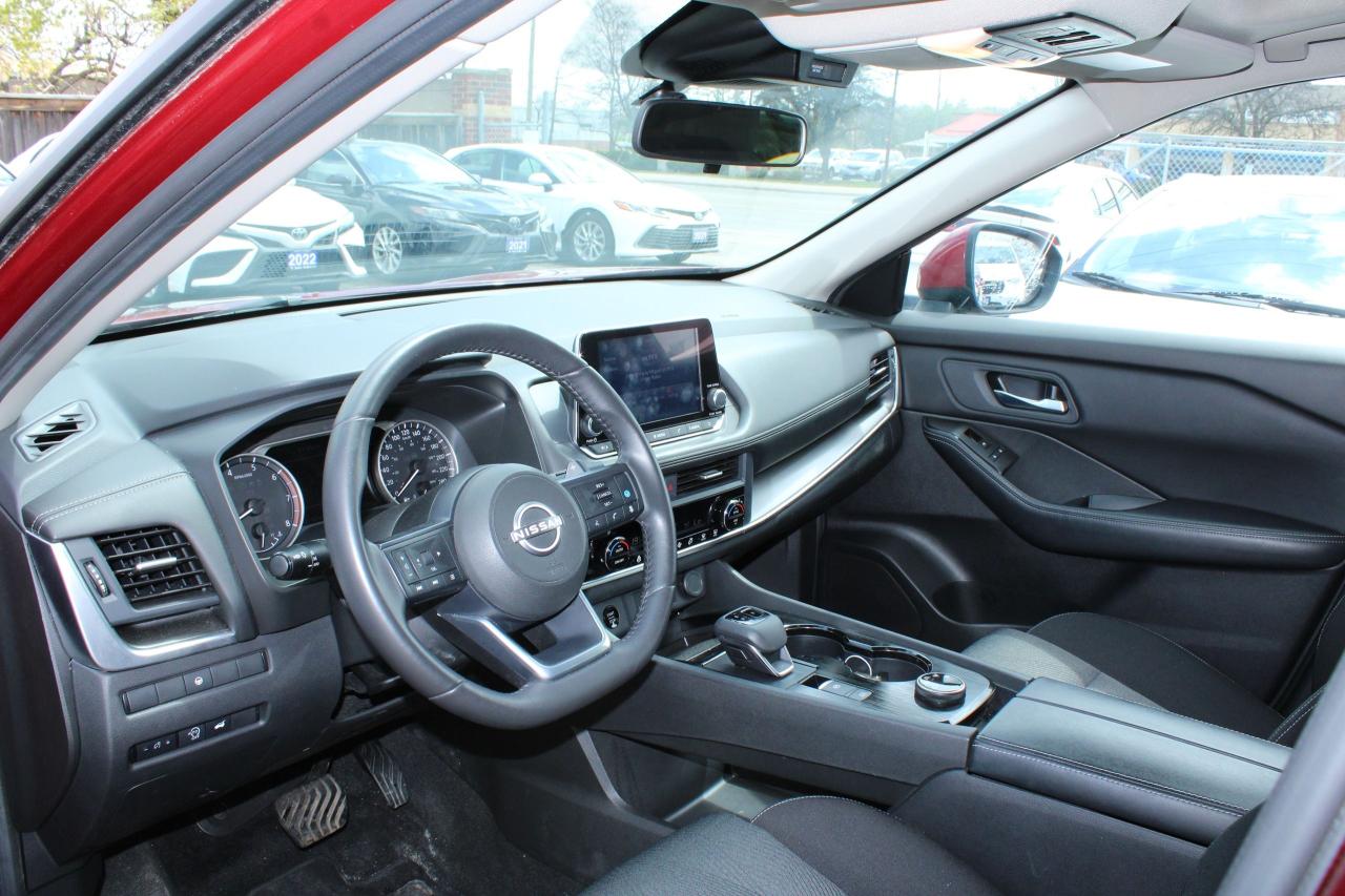 2024 Nissan Rogue SV MOONROOF - Photo #13