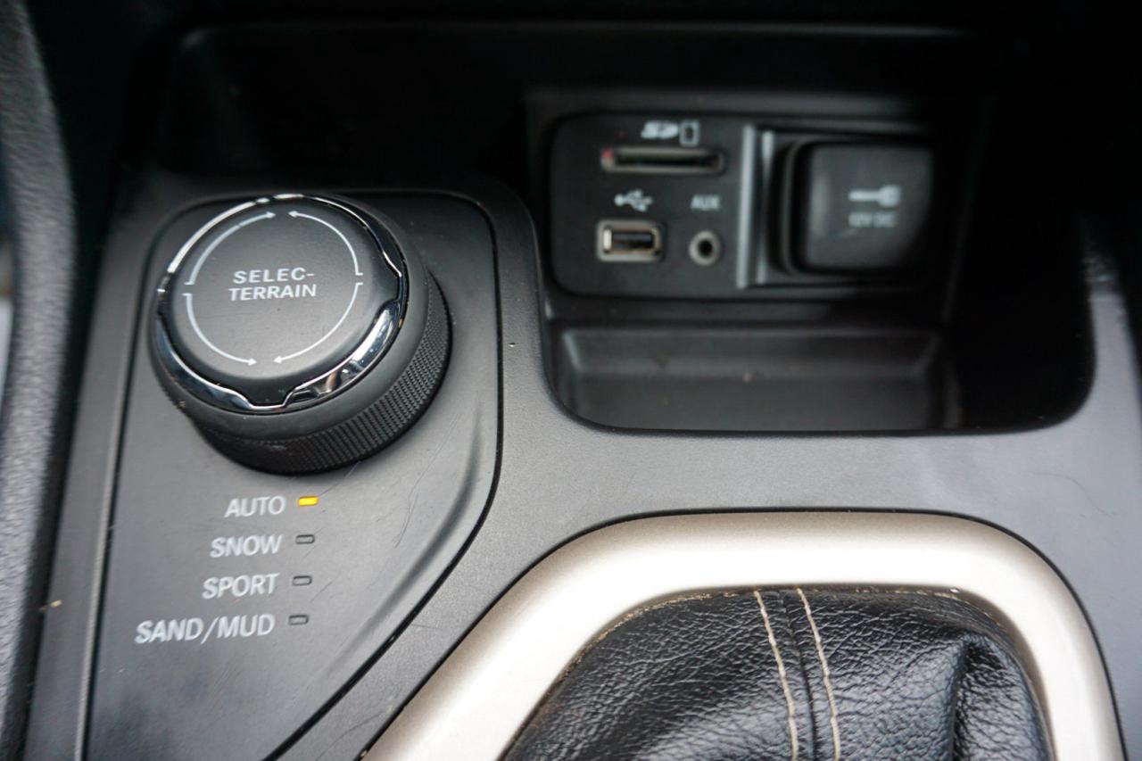 2017 Jeep Cherokee 3.2L V6 NORTH 4WD CERTIFIED *ACCIDENT FREE* CAMERA BLUETOOTH CRUISE ALLOYS - Photo #24