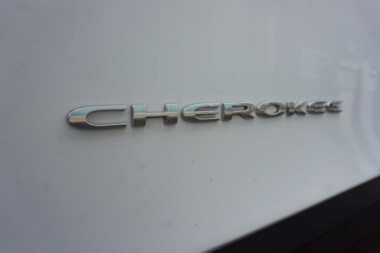 2017 Jeep Cherokee 3.2L V6 NORTH 4WD CERTIFIED *ACCIDENT FREE* CAMERA BLUETOOTH CRUISE ALLOYS - Photo #32