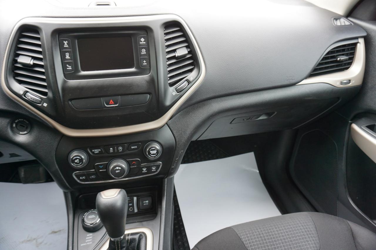 2017 Jeep Cherokee 3.2L V6 NORTH 4WD CERTIFIED *ACCIDENT FREE* CAMERA BLUETOOTH CRUISE ALLOYS - Photo #11