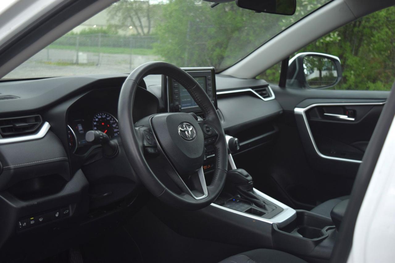 2020 Toyota RAV4 XLE AWD - Photo #9