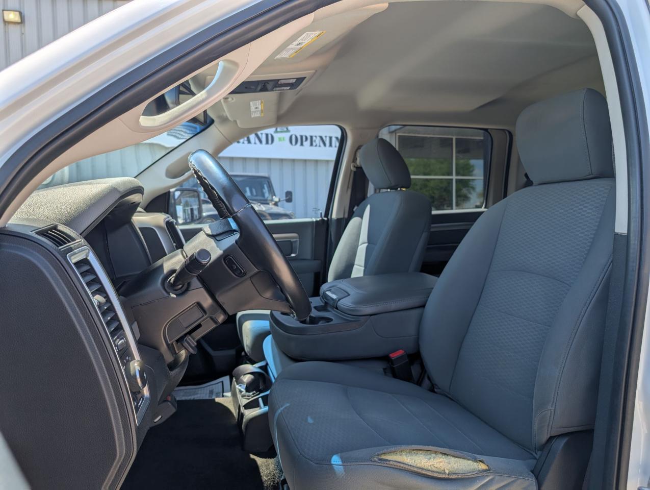 2017 RAM 1500 4WD CREW CAB 149" SLT - Photo #10