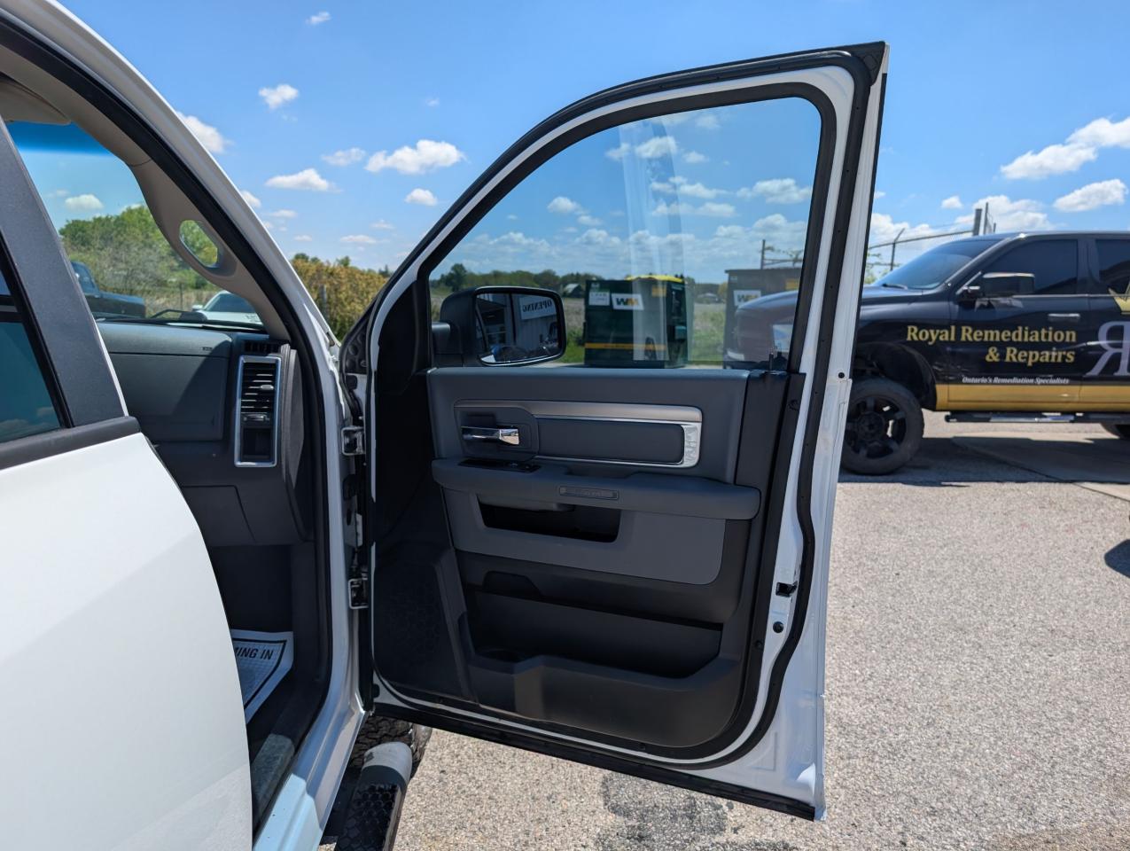 2017 RAM 1500 4WD CREW CAB 149" SLT - Photo #22