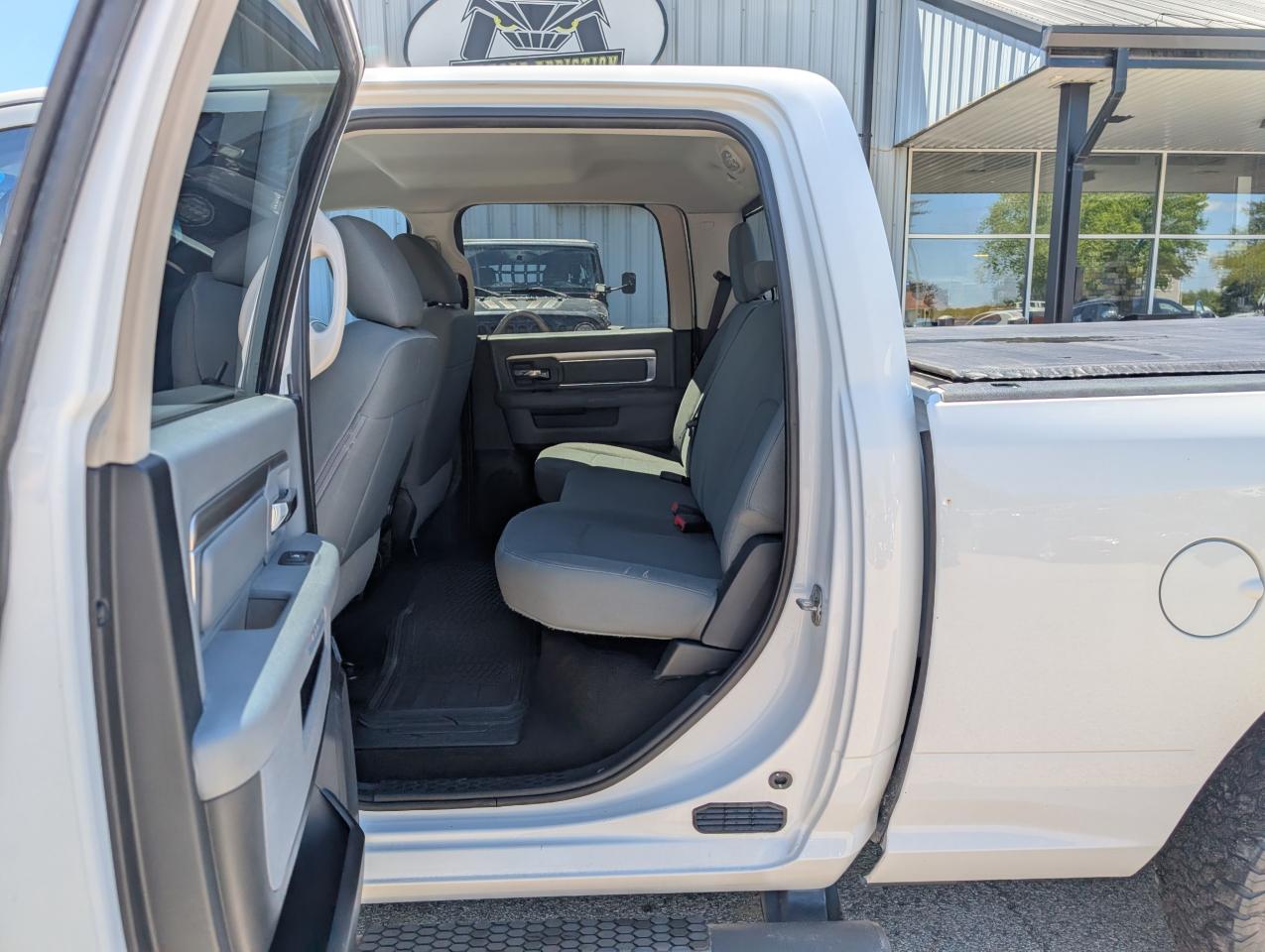 2017 RAM 1500 4WD CREW CAB 149" SLT - Photo #15