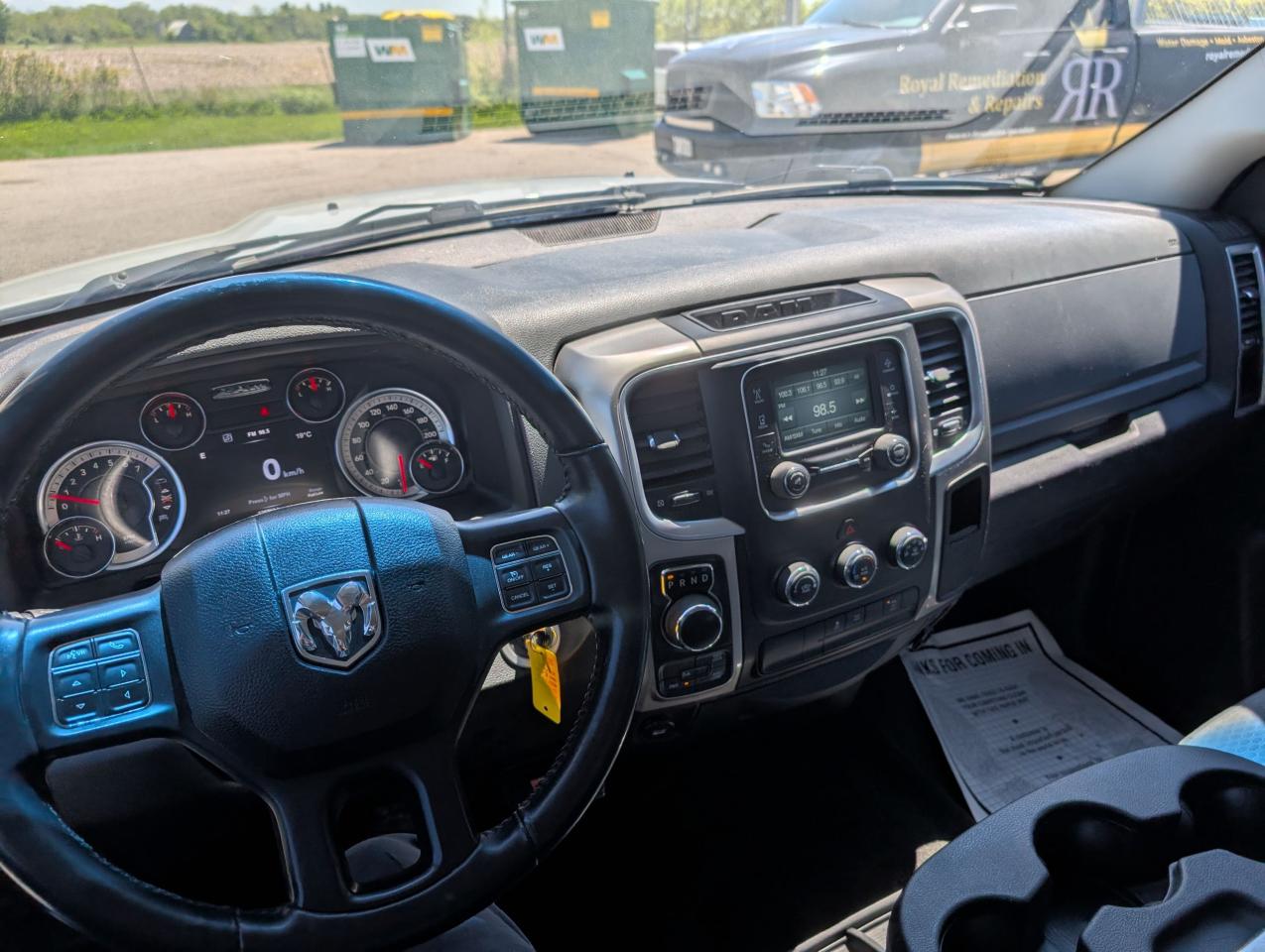 2017 RAM 1500 4WD CREW CAB 149" SLT - Photo #9