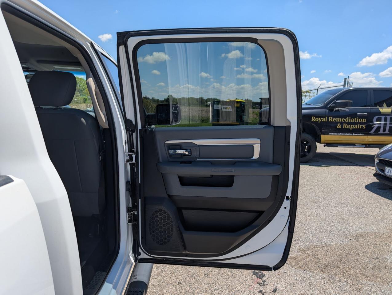 2017 RAM 1500 4WD CREW CAB 149" SLT - Photo #19