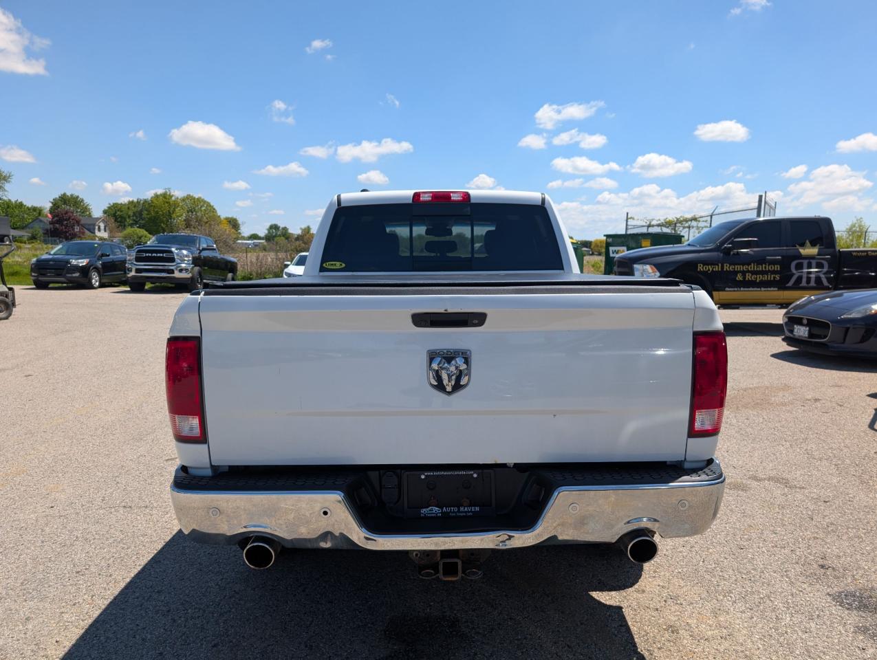 2017 RAM 1500 4WD CREW CAB 149" SLT - Photo #4