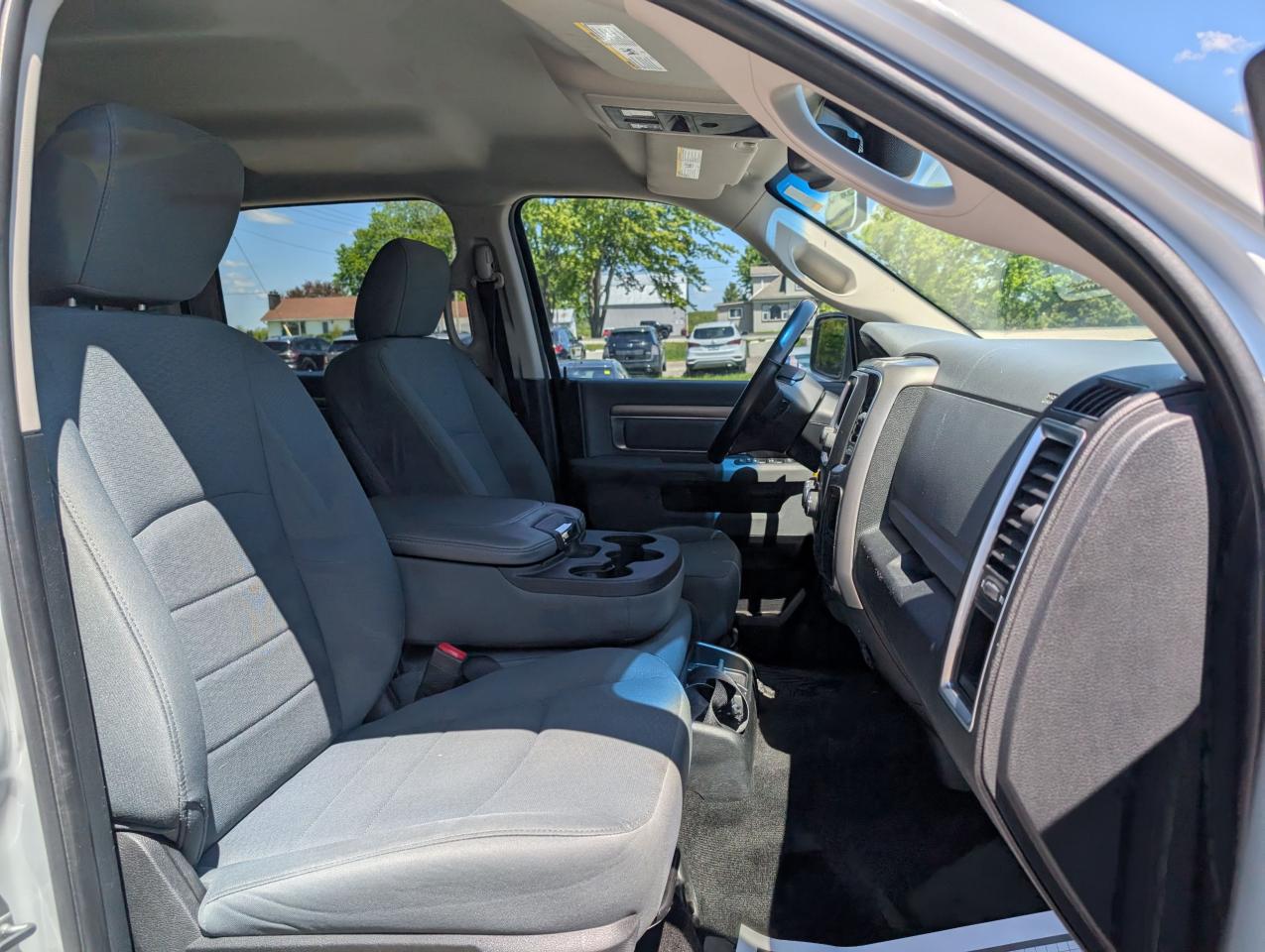 2017 RAM 1500 4WD CREW CAB 149" SLT - Photo #24