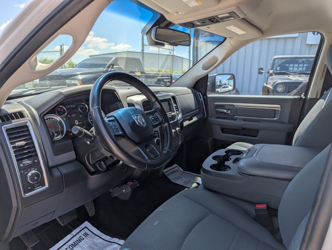 2017 RAM 1500 4WD CREW CAB 149" SLT - Photo #14